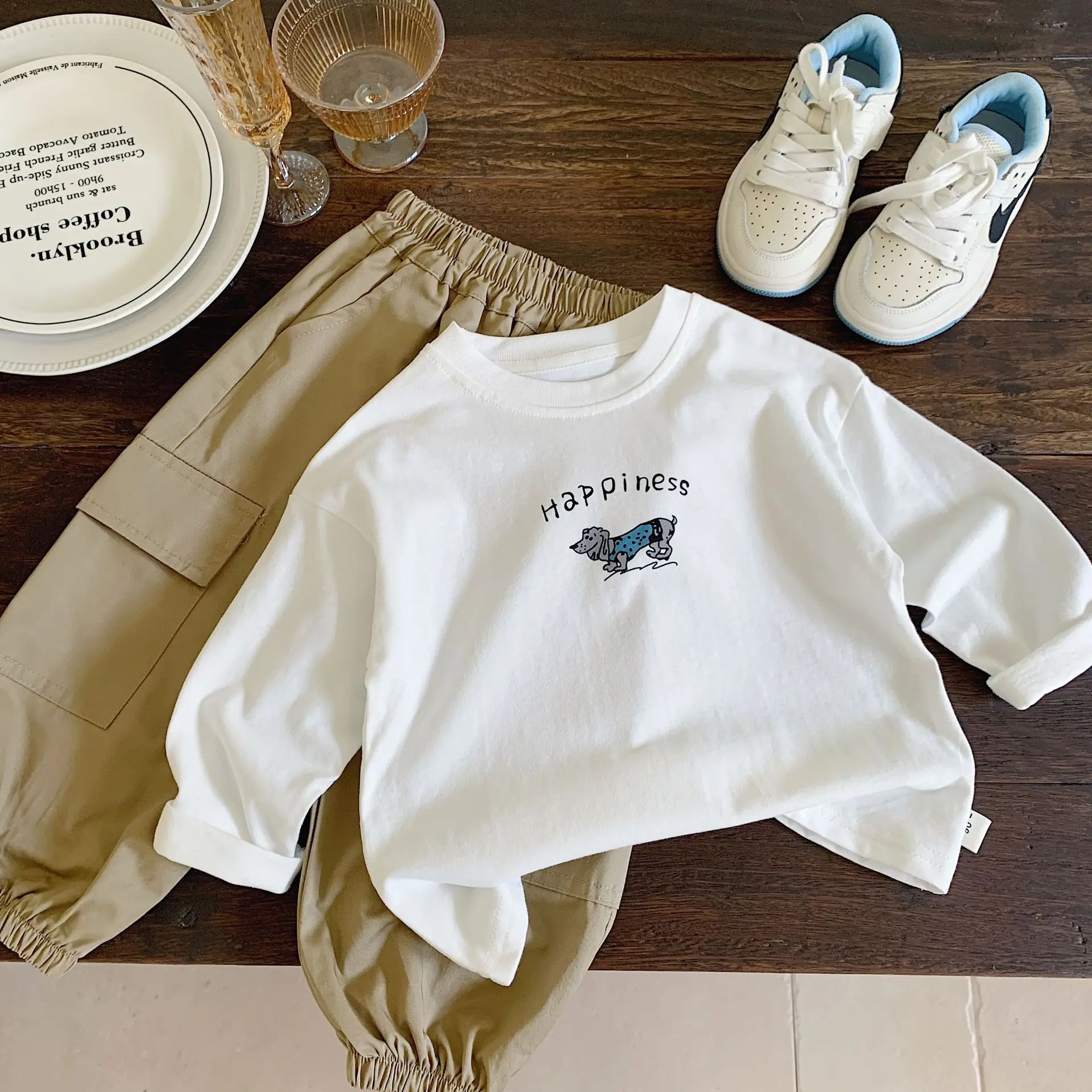 Children's White Cartoon T-Shirt Set with Black Pants & Sneakers - Image 5
