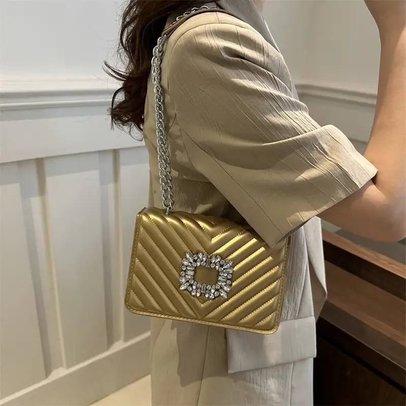 Elegant Black Chain Crossbody Bag with Square Design - Image 7