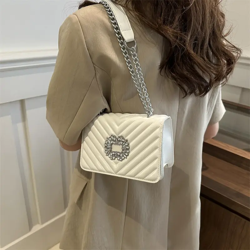 Elegant Black Chain Crossbody Bag with Square Design - Image 8
