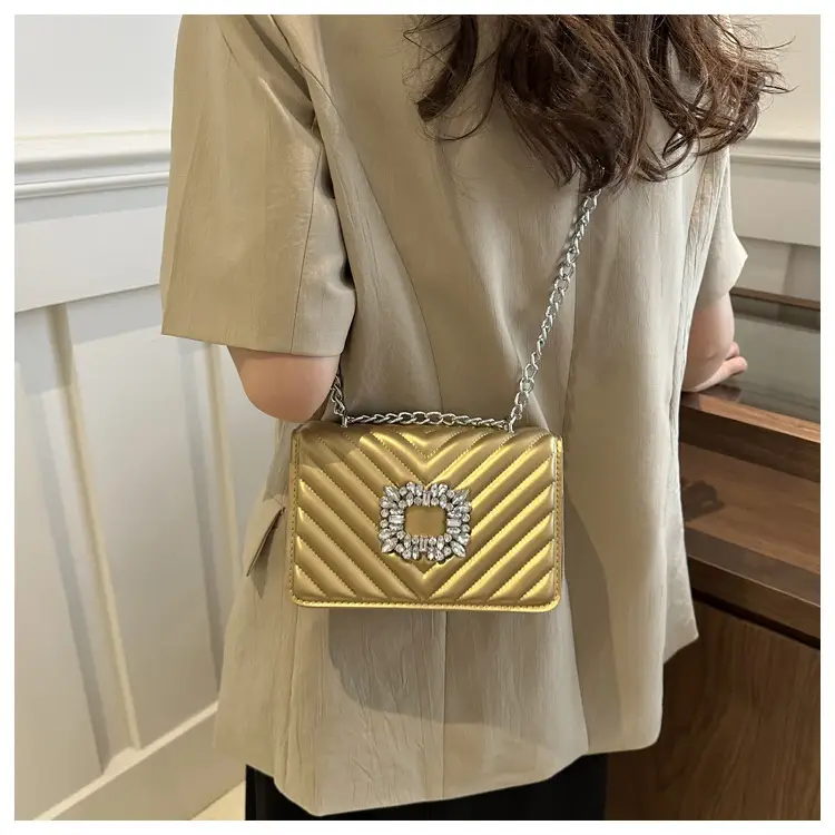 Elegant Black Chain Crossbody Bag with Square Design — feature 10