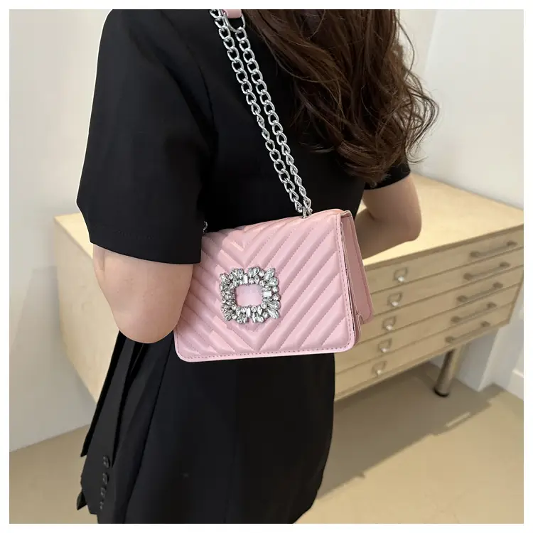 Elegant Black Chain Crossbody Bag with Square Design — feature 15