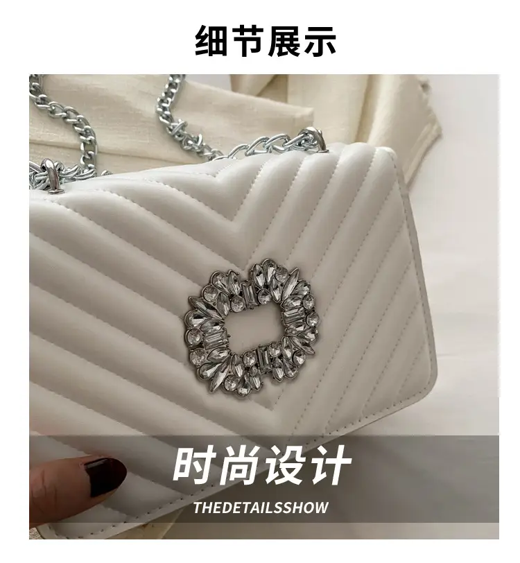 Elegant Black Chain Crossbody Bag with Square Design — feature 3