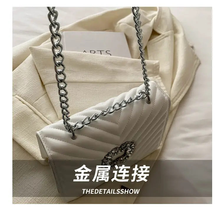 Elegant Black Chain Crossbody Bag with Square Design — feature 4