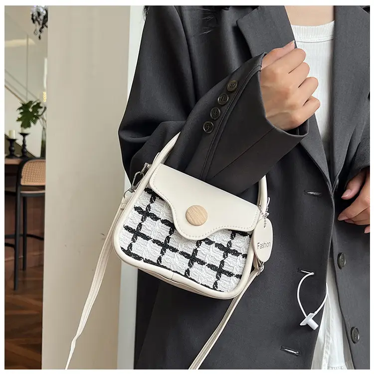 2024 New Elegant Fashion Crossbody Bag with Plaid Design