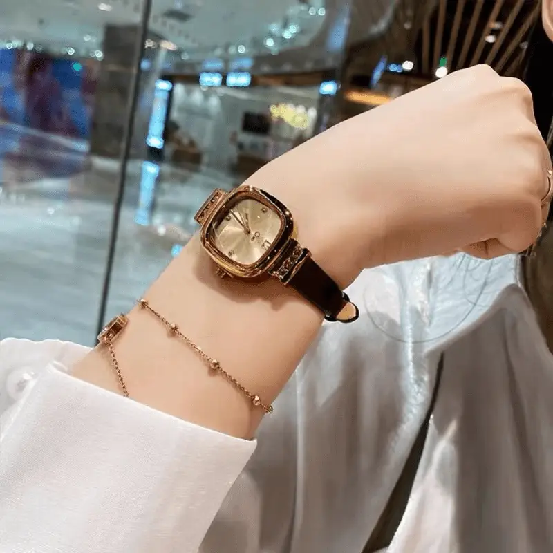 Women Quartz Watch with Large Dial & Elegant Dial — feature 3