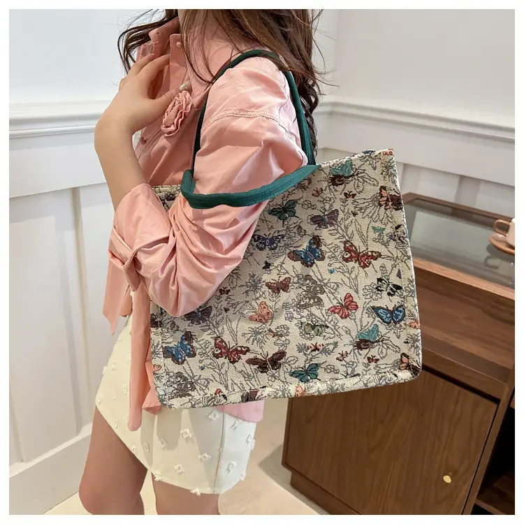 Niche Floral Canvas Shoulder Bag 2024 — feature 13