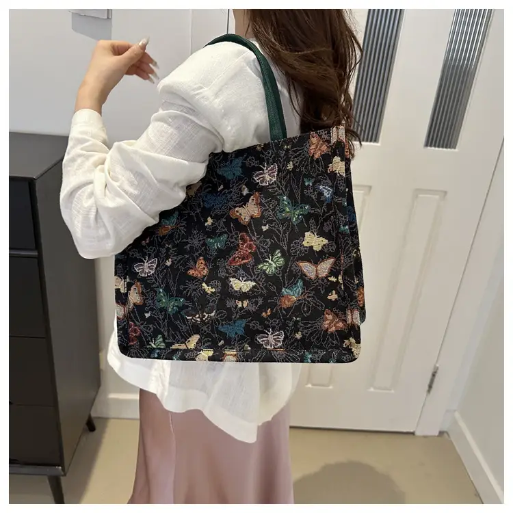 Niche Floral Canvas Shoulder Bag 2024 — feature 15