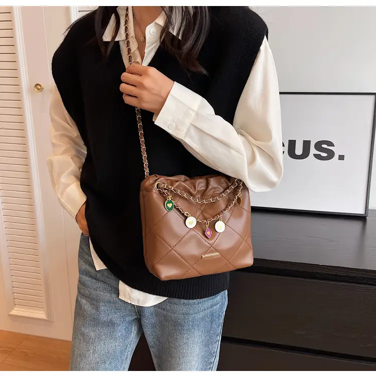 Women Diamond Chain Crossbody Bag Cream 2026 — feature 19
