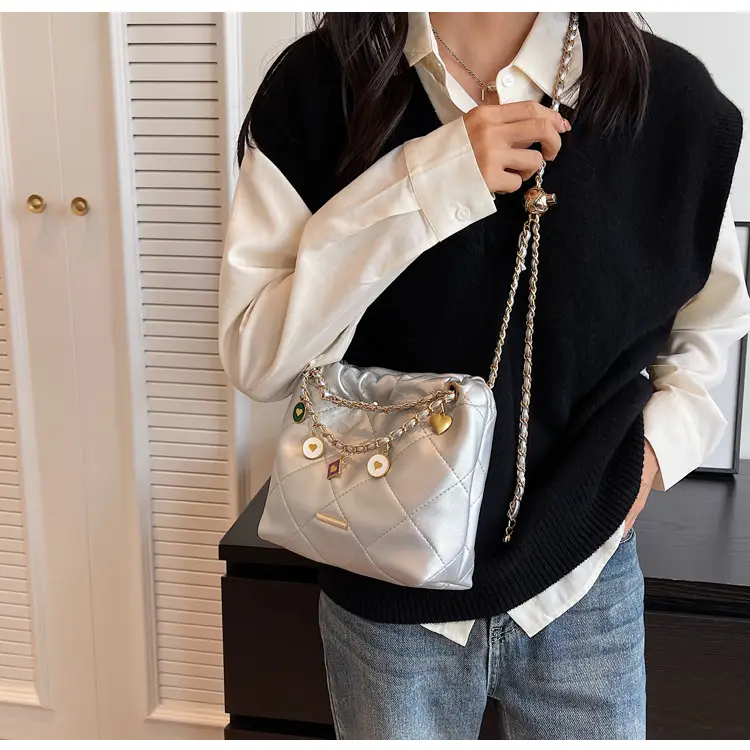 Women Diamond Chain Crossbody Bag Cream 2026 — feature 21