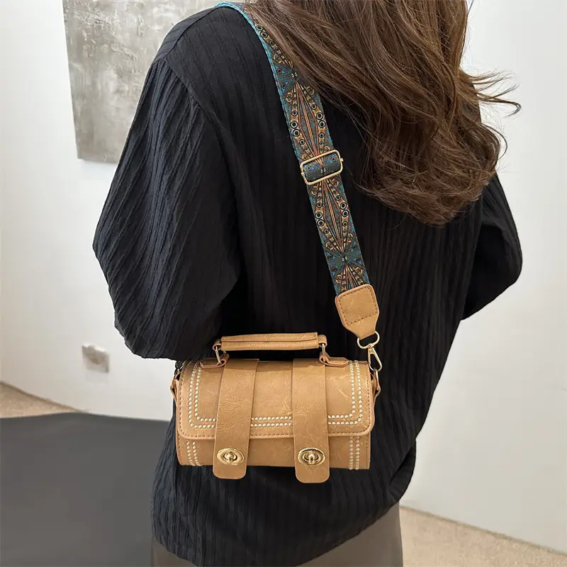 Green Leather Butterfly Bag with Gold Plated Hardware - Image 8