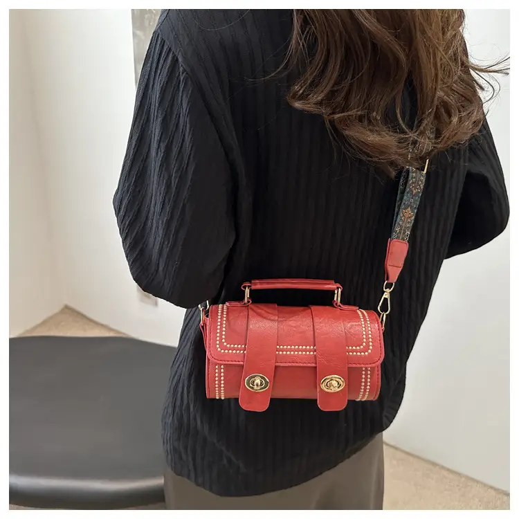 Green Leather Butterfly Bag with Gold Plated Hardware — feature 19