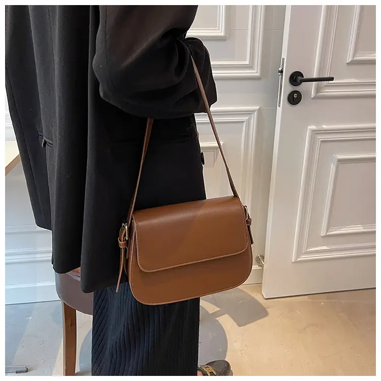 Black Textured Crossbody Bag 2024 New Style — feature 10