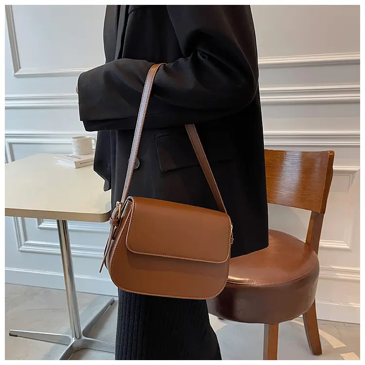 Black Textured Crossbody Bag 2024 New Style — feature 11