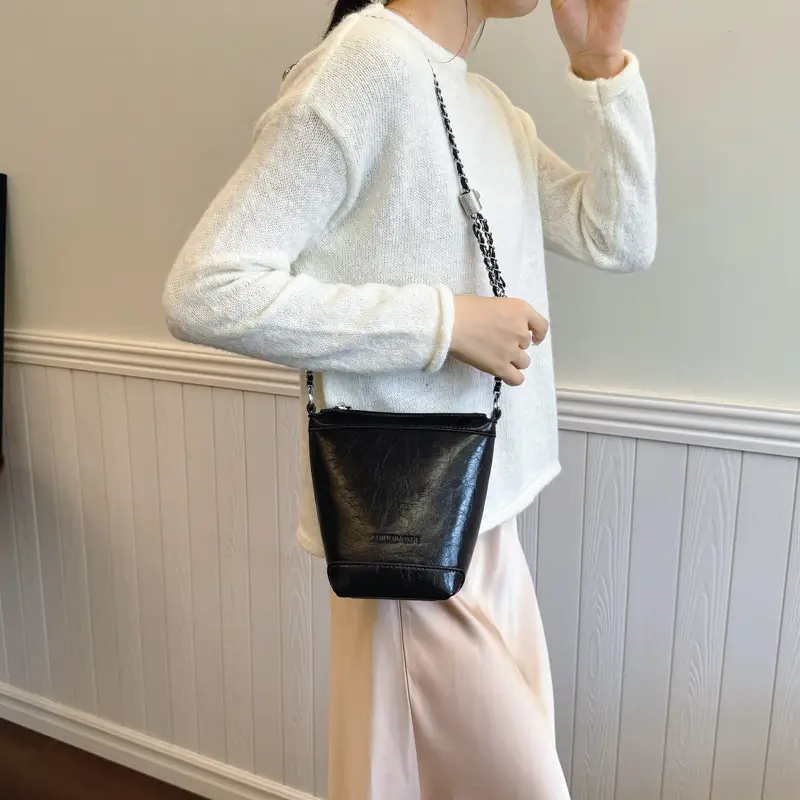 Women's Red Chain Shoulder Bag 2024 New Style - Image 5