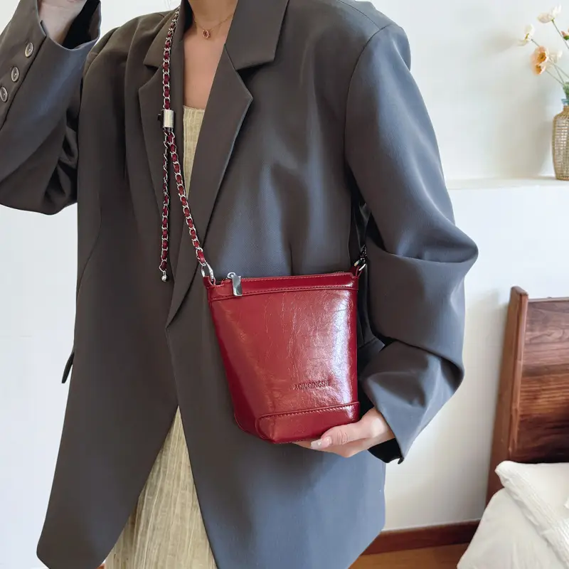 Women's Red Chain Shoulder Bag 2024 New Style - Image 6