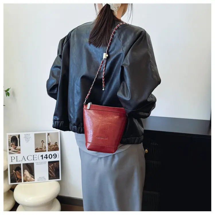 Women's Red Chain Shoulder Bag 2024 New Style — feature 15