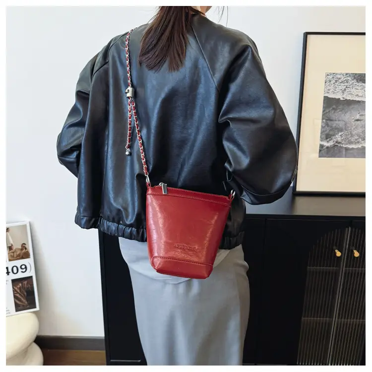 Women's Red Chain Shoulder Bag 2024 New Style — feature 16