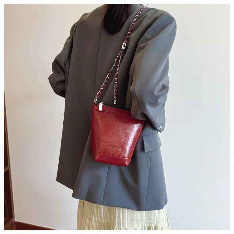 Women's Red Chain Shoulder Bag 2024 New Style — feature 20