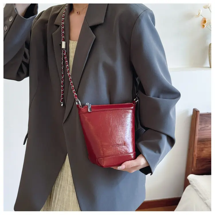 Women's Red Chain Shoulder Bag 2024 New Style — feature 22