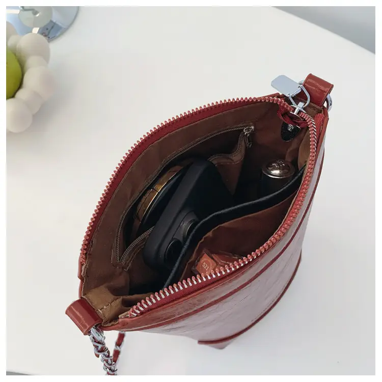 Women's Red Chain Shoulder Bag 2024 New Style — feature 24