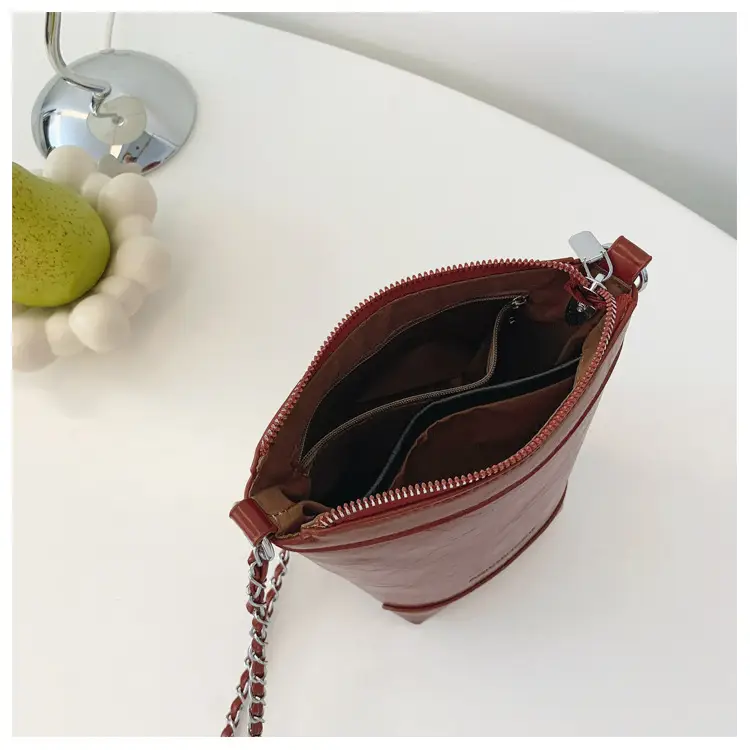 Women's Red Chain Shoulder Bag 2024 New Style — feature 25