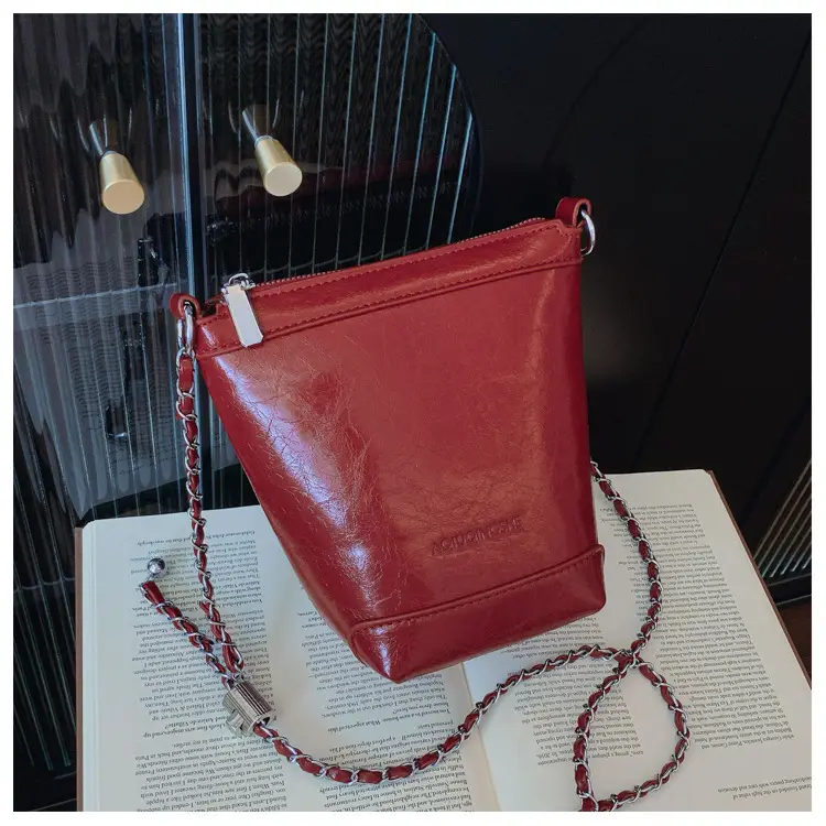 Women's Red Chain Shoulder Bag 2024 New Style — feature 28