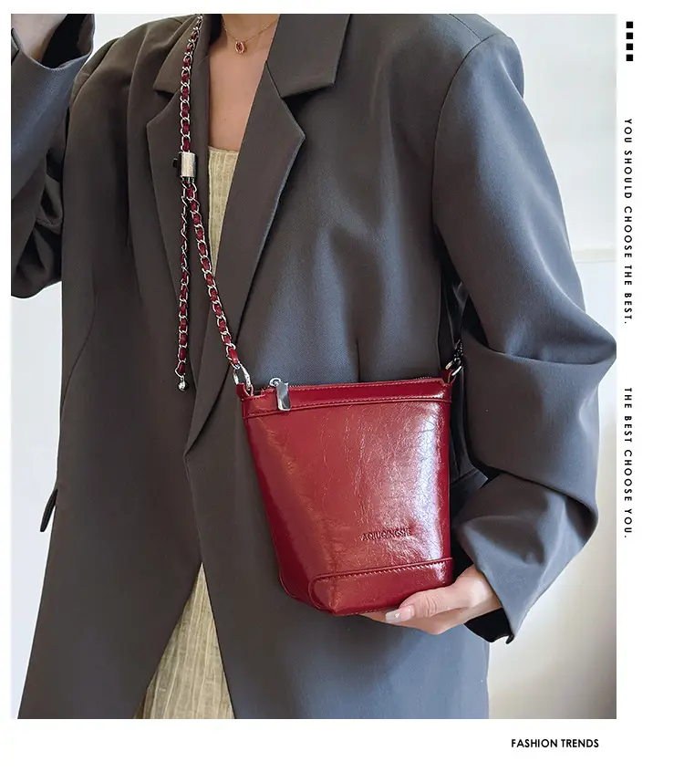 Women's Red Chain Shoulder Bag 2024 New Style — feature 3