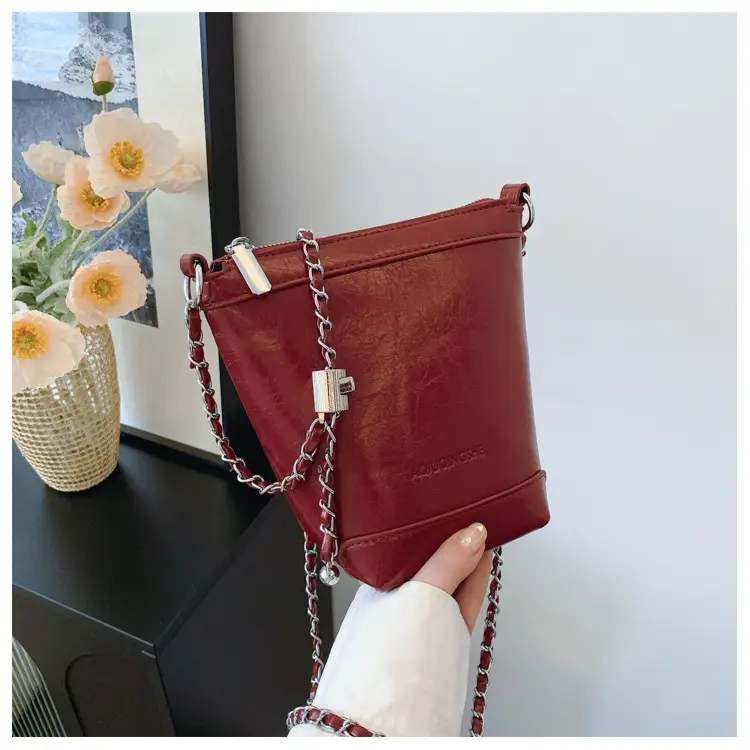 Women's Red Chain Shoulder Bag 2024 New Style — feature 30