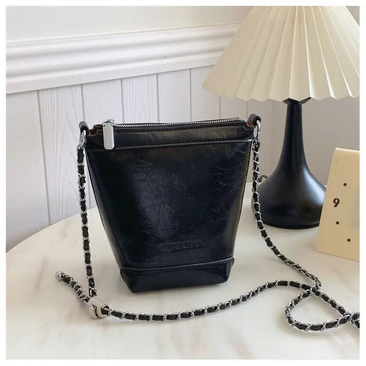 Women's Red Chain Shoulder Bag 2024 New Style — feature 33