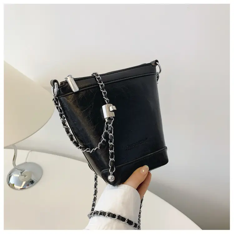 Women's Red Chain Shoulder Bag 2024 New Style — feature 34