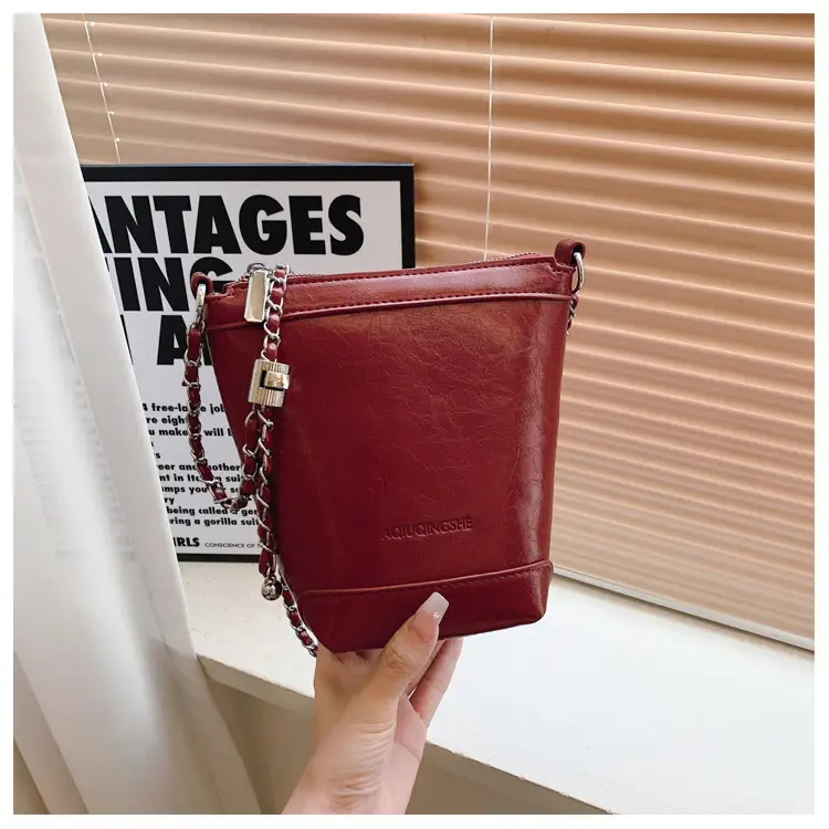 Women's Red Chain Shoulder Bag 2024 New Style — feature 43