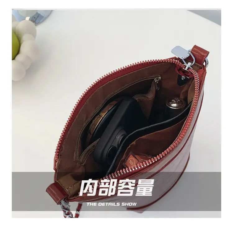 Women's Red Chain Shoulder Bag 2024 New Style — feature 7