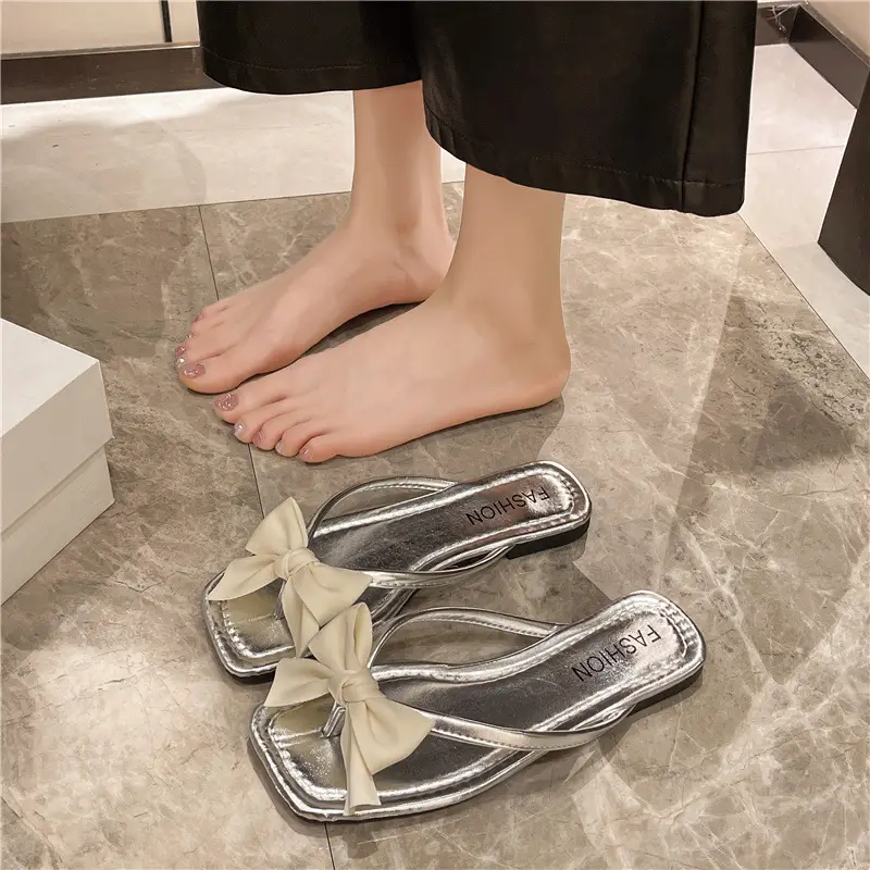 Size 41-43 Plus Size Women's Shoes Silver Bow Slippers Women's Outer Wear Summer New Flats Versatile Flip Flops 42 — feature 3
