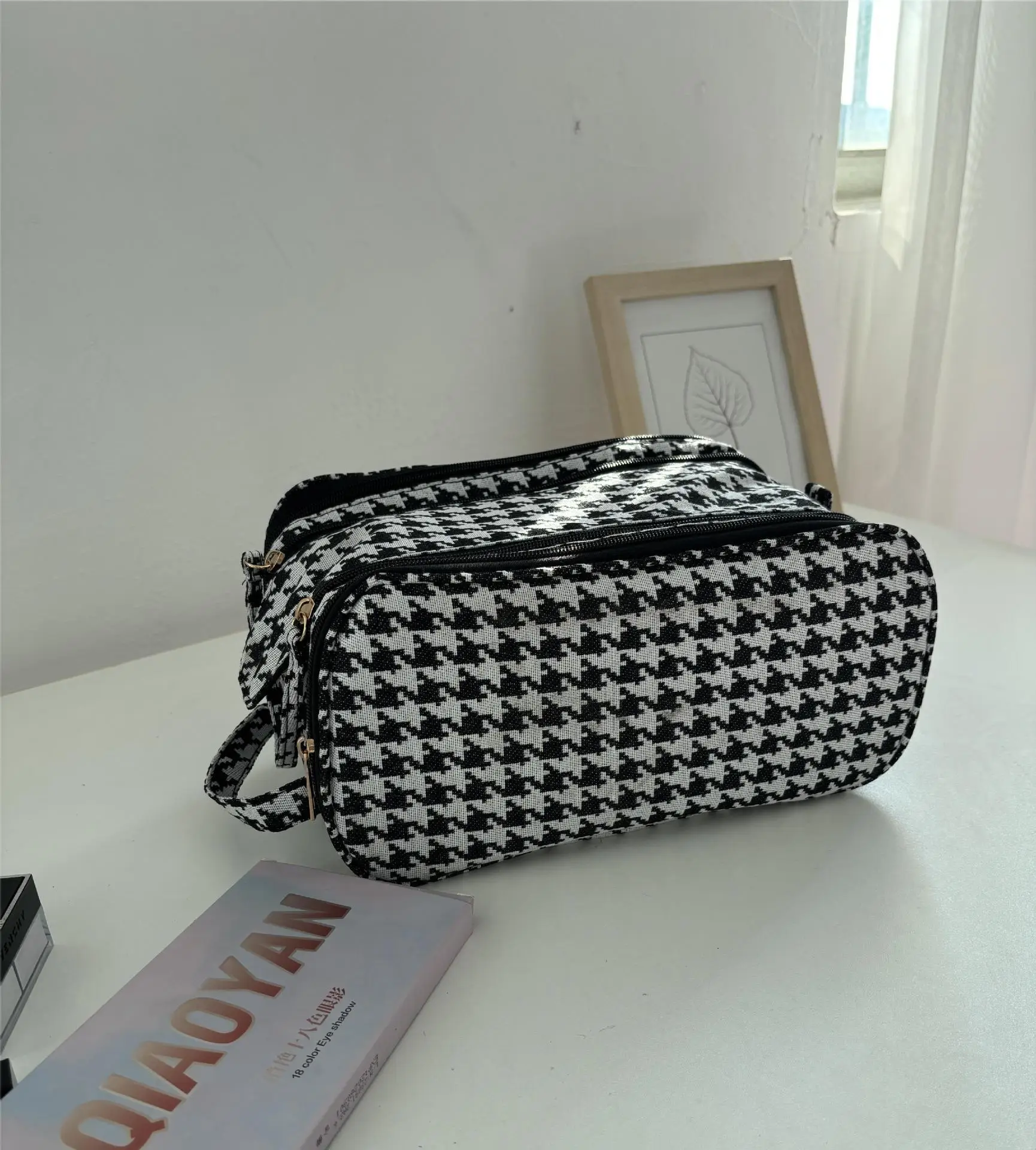 2025 Waterproof Travel Makeup Bag for Women — feature 16