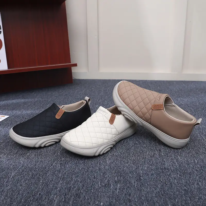 Old Beijing Cloth Shoes for Women in Autum New Flats Non-Slip Thick Sole Leather Fashion Casual Mom Shoes Upper Bag Beanie Shoes