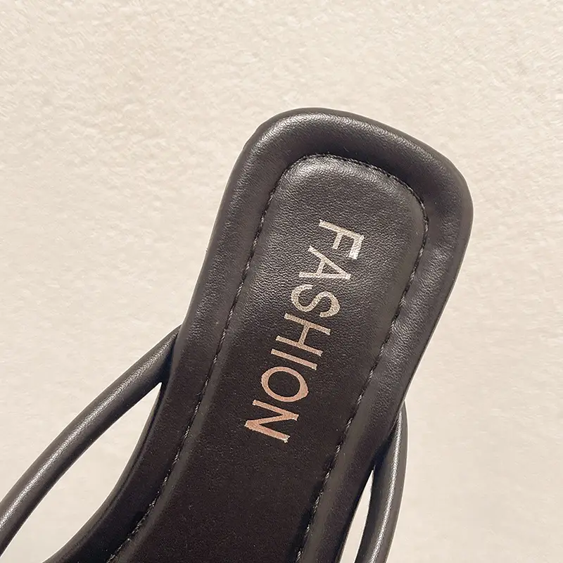 2024 New Internet Celebrity Hot Style Sandals Flat Buckle Non-slip Casual Summer Easiest for Match Beach Flip Flops Trendy — feature 6