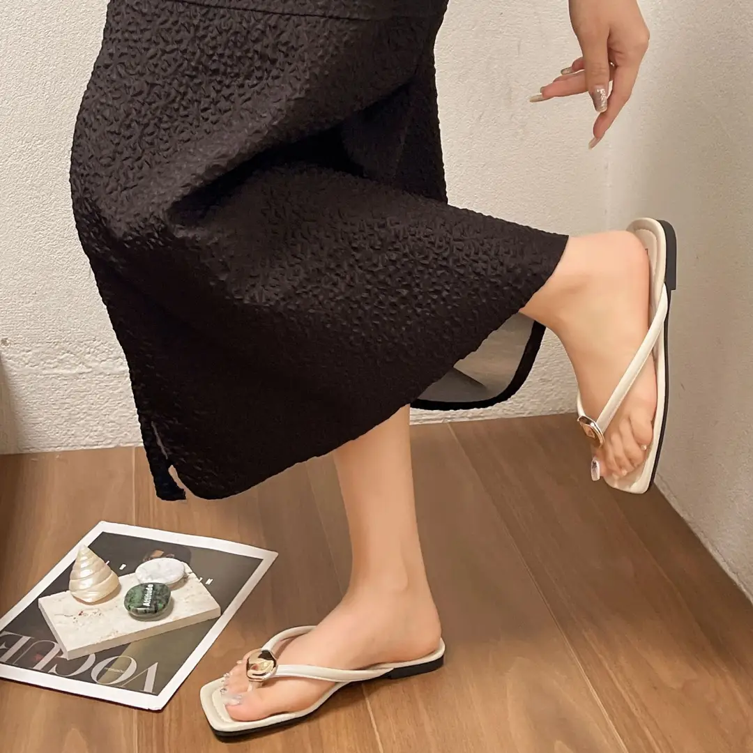 2024 New Internet Celebrity Hot Style Sandals Flat Buckle Non-slip Casual Summer Easiest for Match Beach Flip Flops Trendy — feature 9