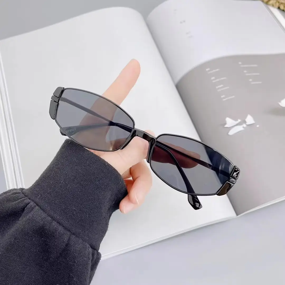 Women's Cat's Eye Sunglasses Black Round Face Slimming — feature 15