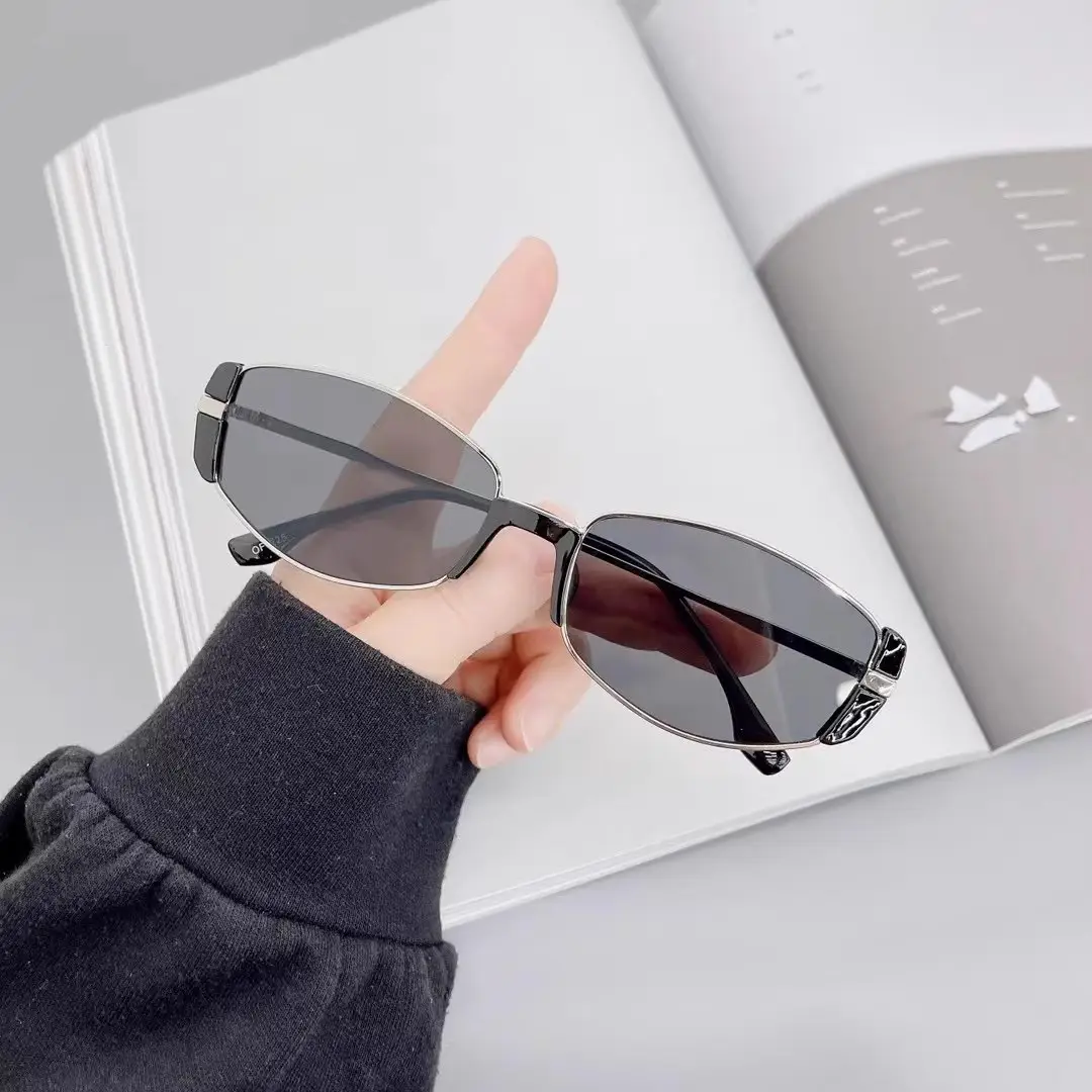 Women's Cat's Eye Sunglasses Black Round Face Slimming - Image 2