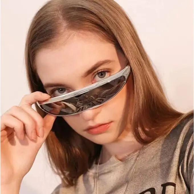 Futuristic Gold Sunglasses for Outdoor Sports - Image 10