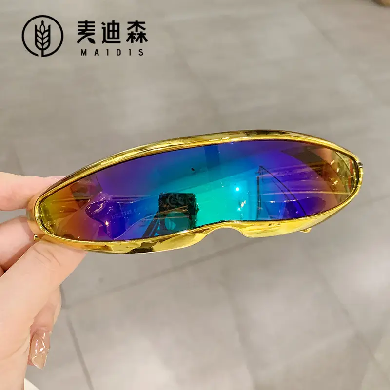 Futuristic Gold Sunglasses for Outdoor Sports - Image 12