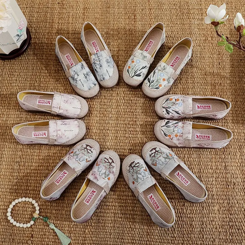 2026 New Style Old Beijing Cloth Shoes, New Chinese Style, National Style, Middle-Aged Mom Shoes, Non-Slip Soft Sole, Comfortable Slip-On Shoes