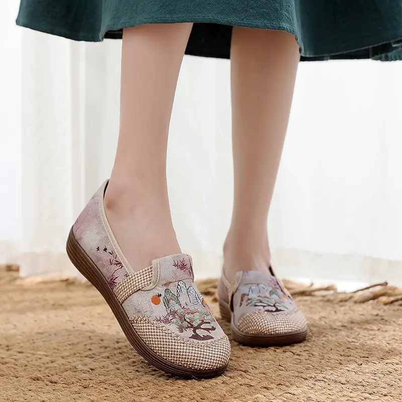 2026 New Style Old Beijing Cloth Shoes, New Chinese Style, National Style, Middle-Aged Mom Shoes, Non-Slip Soft Sole, Comfortable Slip-On Shoes
