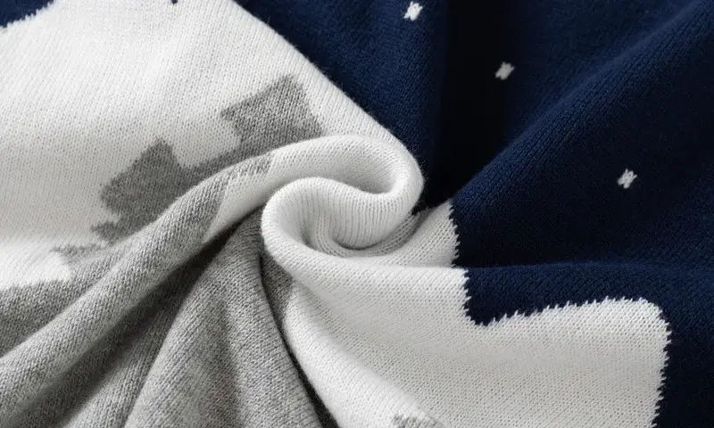 Boy's Snow Mountain Bear Sweater Medium Size — feature 20