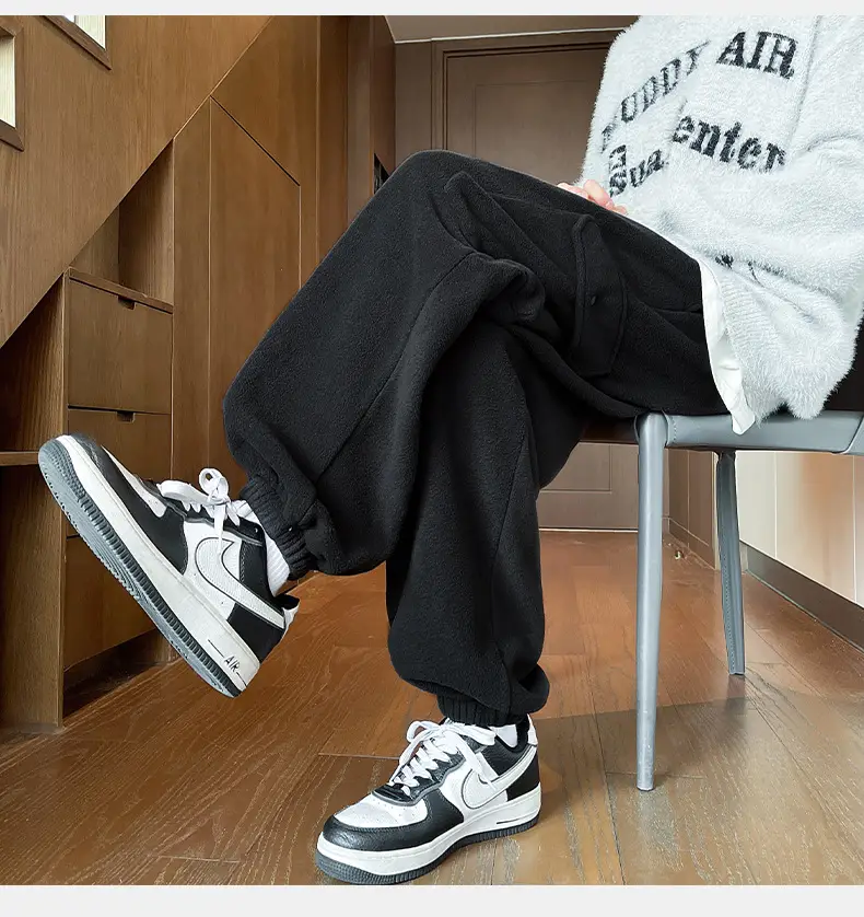 Black Fleece Jogger Pants with Large Pocket for Men — feature 12
