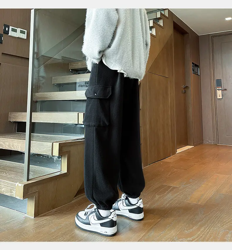 Black Fleece Jogger Pants with Large Pocket for Men — feature 15