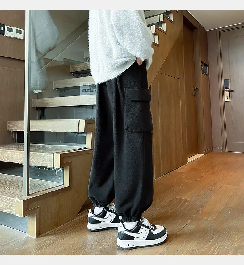 Black Fleece Jogger Pants with Large Pocket for Men — feature 16