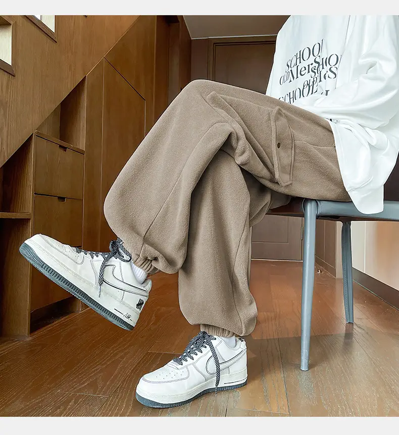 Black Fleece Jogger Pants with Large Pocket for Men — feature 17