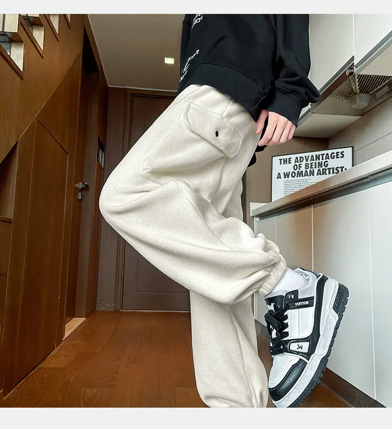 Black Fleece Jogger Pants with Large Pocket for Men — feature 8