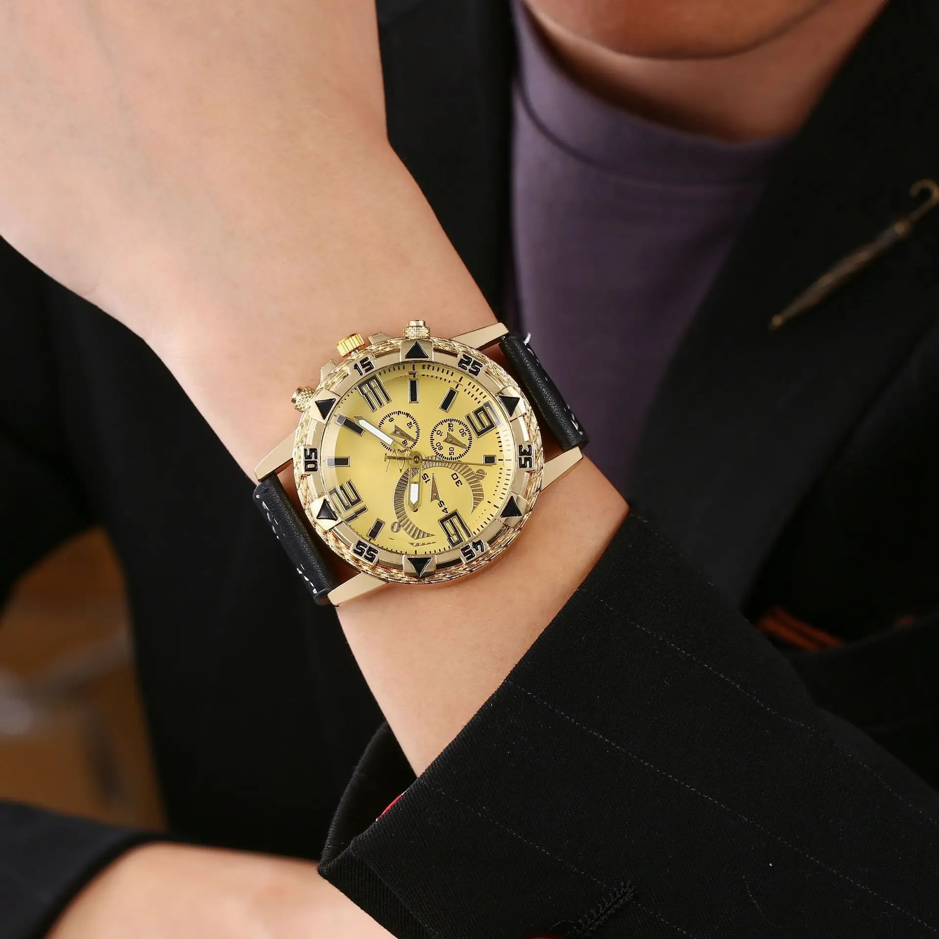 Men's Gold Dial Cross-Body Watch with Large Dial & Quartz Movement — feature 3